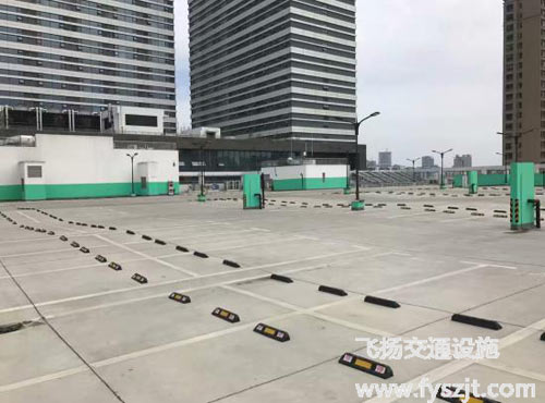 露天小區(qū)停車場劃線該怎么選擇材料呢？