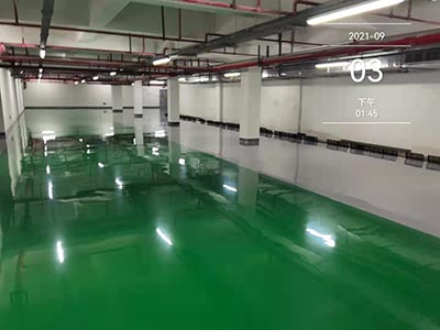 蘇州環(huán)氧地坪廠家：環(huán)氧地坪漆干燥后為何會(huì)泛白發(fā)白？
