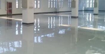蘇州環(huán)氧地坪廠家，如何理解水泥基自流平砂漿?水泥基自流平地面是超平地面嗎？