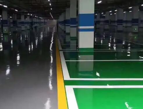 蘇州環(huán)氧地坪解析：地坪漆施工時(shí)怎么樣保護(hù)墻面、設(shè)備不被污染？