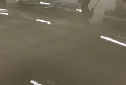 蘇州環(huán)氧地坪廠家分析水泥自流平的特點特點，水泥自流平地面哪家好?