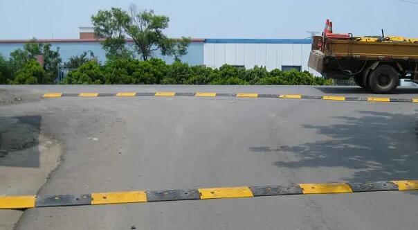 蘇州道路劃線單位分析，蘇州公路減速帶有哪幾種類型